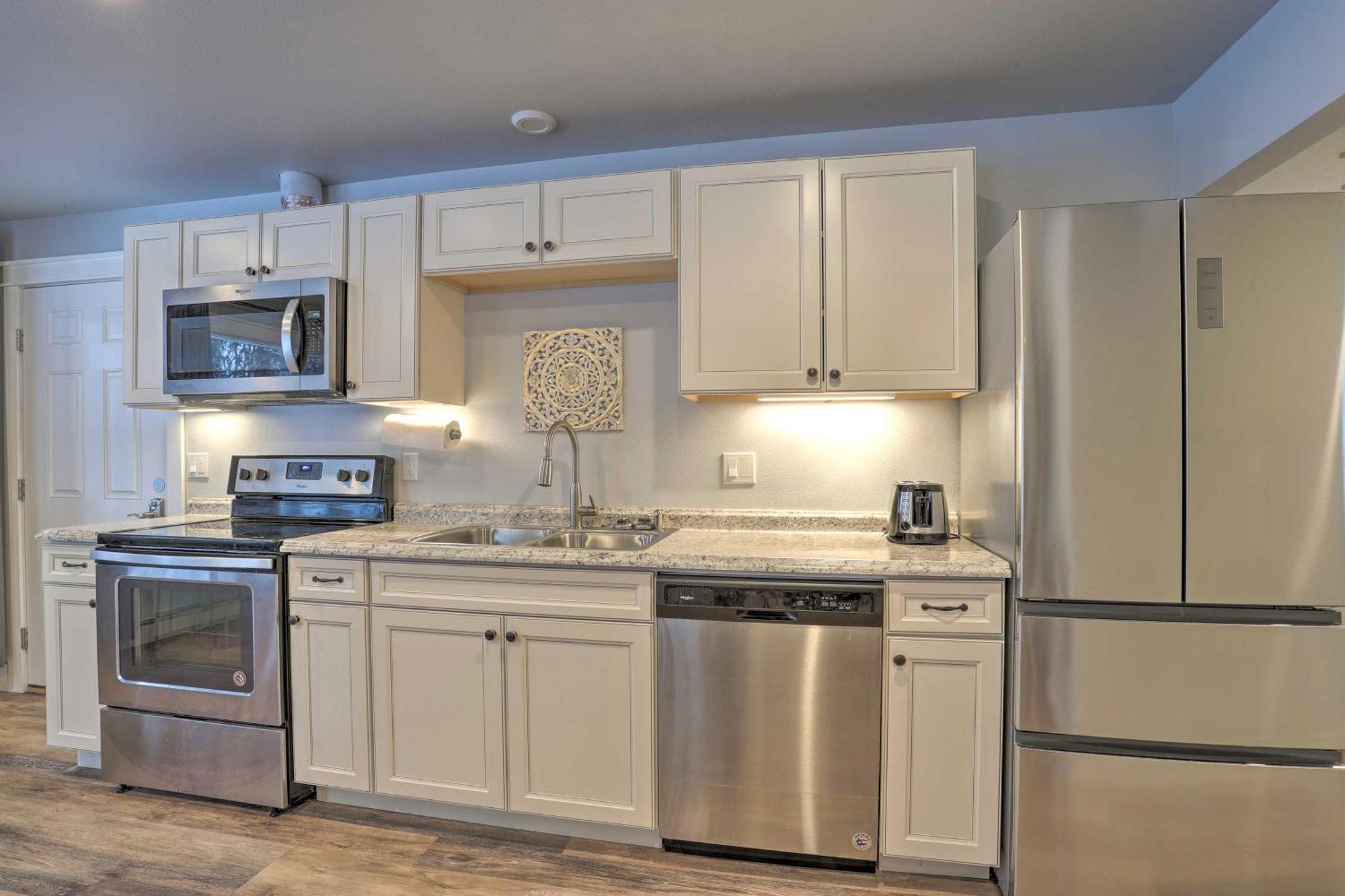 Appartamento Modern Anchorage Getaway, Steps From Coastal Trail Esterno foto