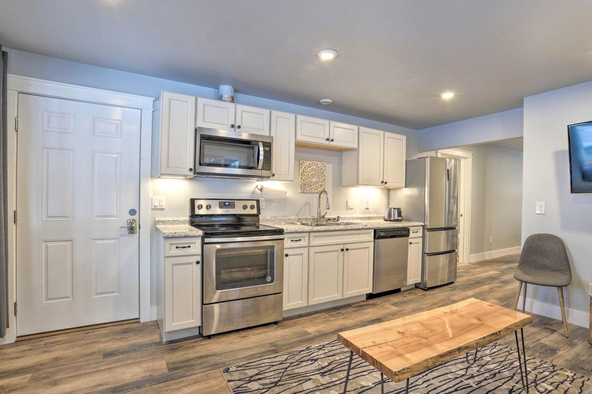 Appartamento Modern Anchorage Getaway, Steps From Coastal Trail Esterno foto